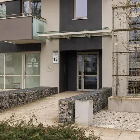 Nautica Raginisa Cosy By Bookinghost *